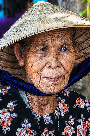 Elderly saleslady on road to Da Nang