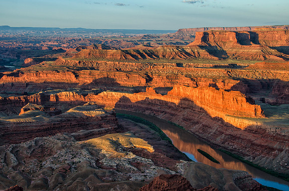 Sunrise at the Colorado River overlook at Dead Horse State Park