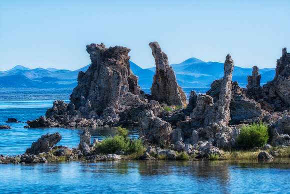 Tufa formations in Mono Lake