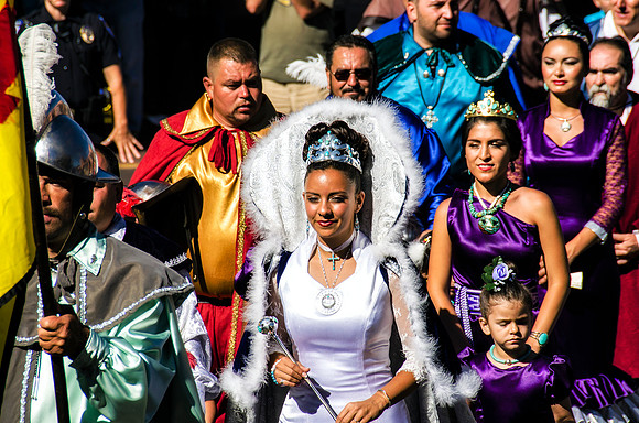 Sunday morning procession of La Virgen